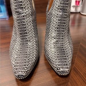 Antonio Milani 8 1/2 Stylish Black and White Women's Shoes